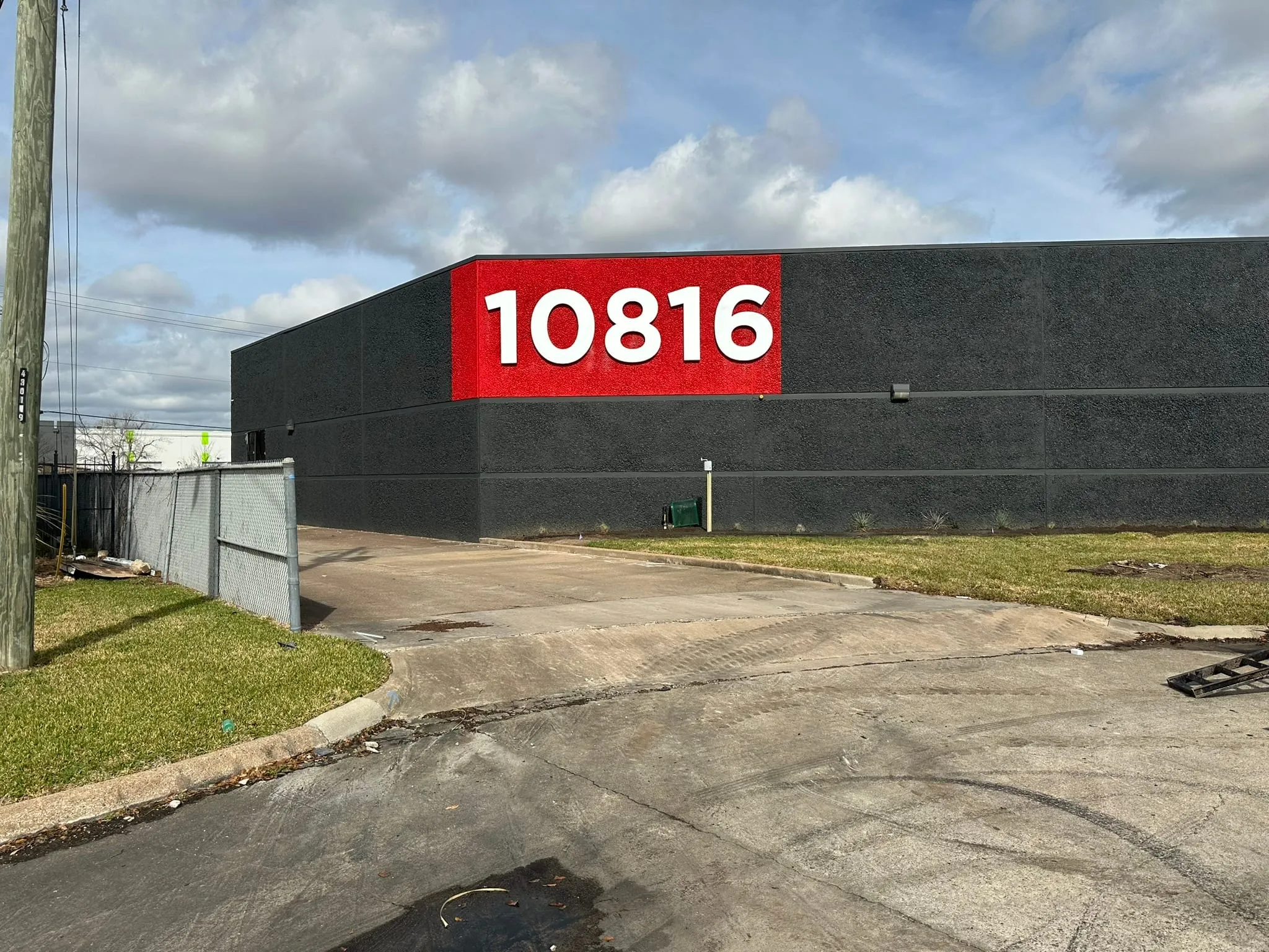 10816