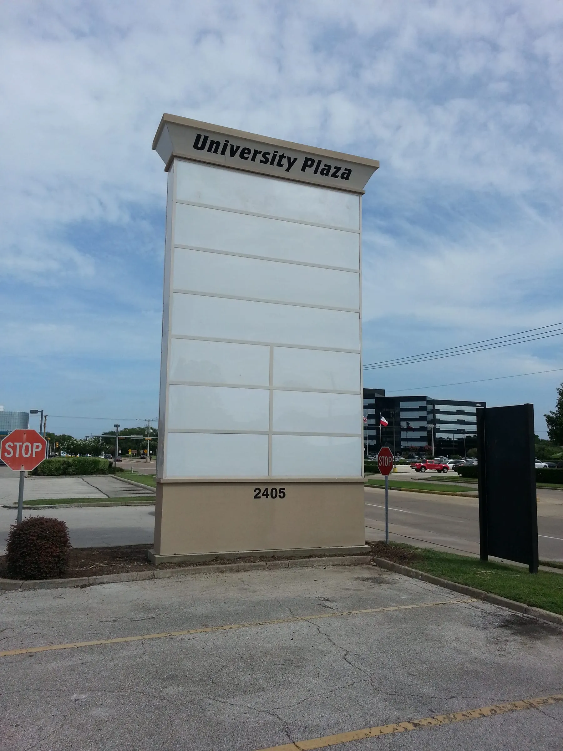 UNIVERSITY PLAZA